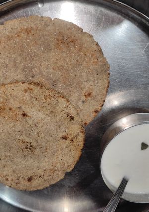 कूटू का पराठा(kuttu ka pathath recipe in hindi) रेसिपी मुख्य फोटो