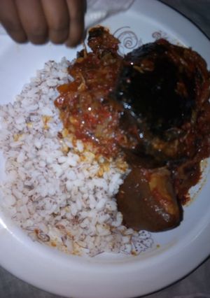 A picture of Ofada rice n ofada sauce.