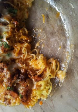 A picture of Noodles tikka pizza.