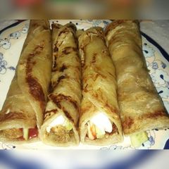 A picture of Mayo garlic chicken rolls.