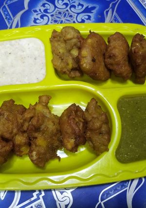 कूटू आलू के पकोड़े (kuttu aloo ke pakode recipe in Hindi) रेसिपी मुख्य फोटो