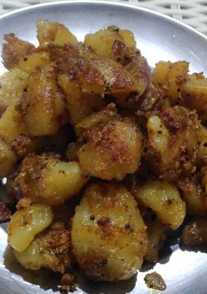 आलू की सूखी सब्जी (aloo ki sukhi sabzi recipe in Hindi) रेसिपी मुख्य फोटो