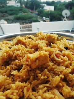 லெப்ட் ஓவர் பன்னீர் பட்டர் மசாலா புலாவ் (Leftover paneer butter masala pulao recipe in tamil) செய்முறை முக்கிய புகைப்படம்