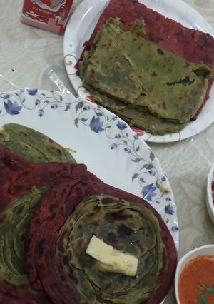 A picture of Beetroot palak Choor Choor paratha.