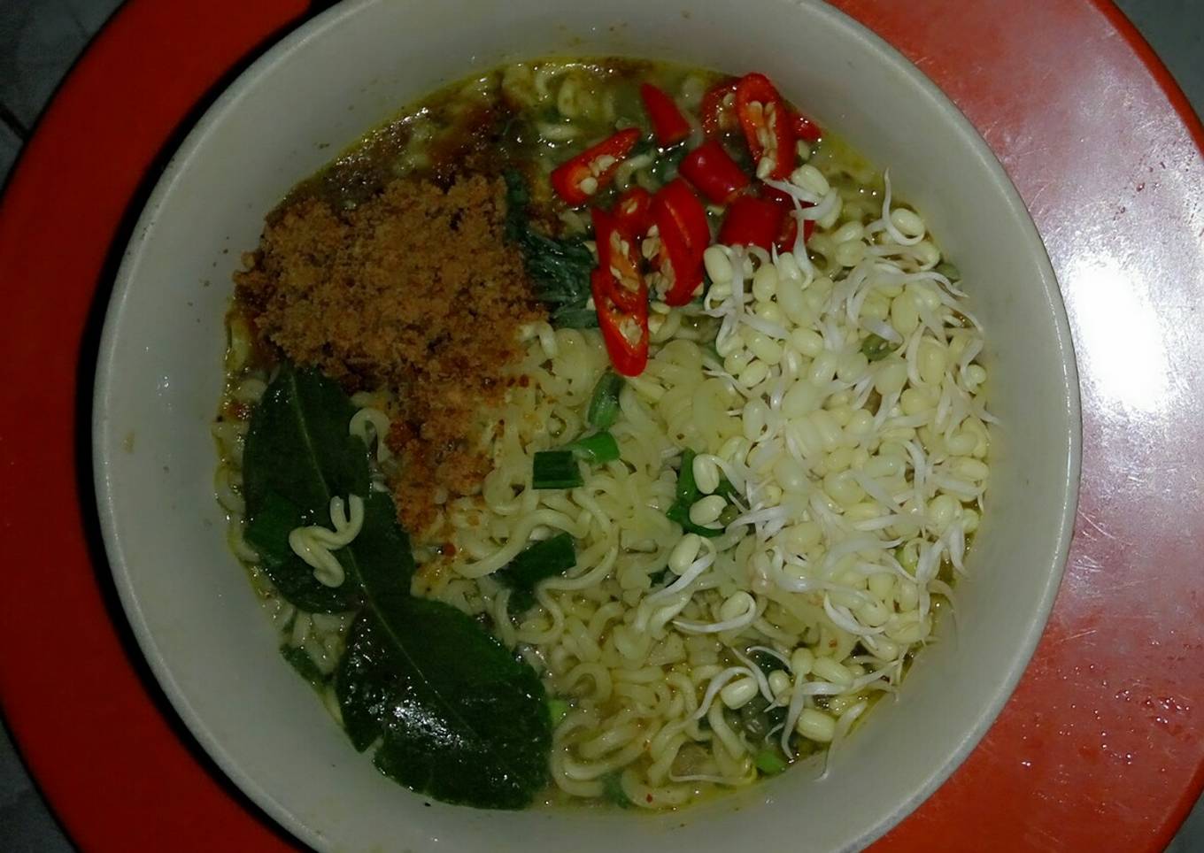 Kreasi soto mie instan spesial