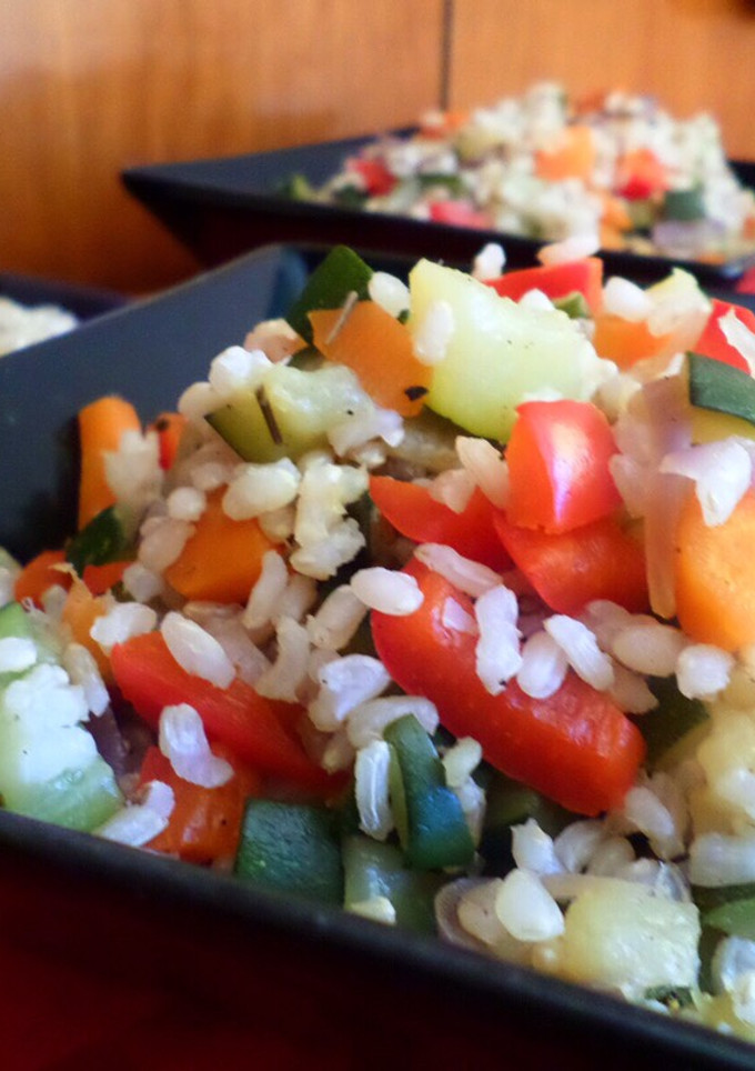 Una foto de Arroz integral con verduritas