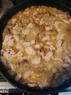 Tejszínes, erdei gombás 🍄 csirkemell 🐔 recept fotója