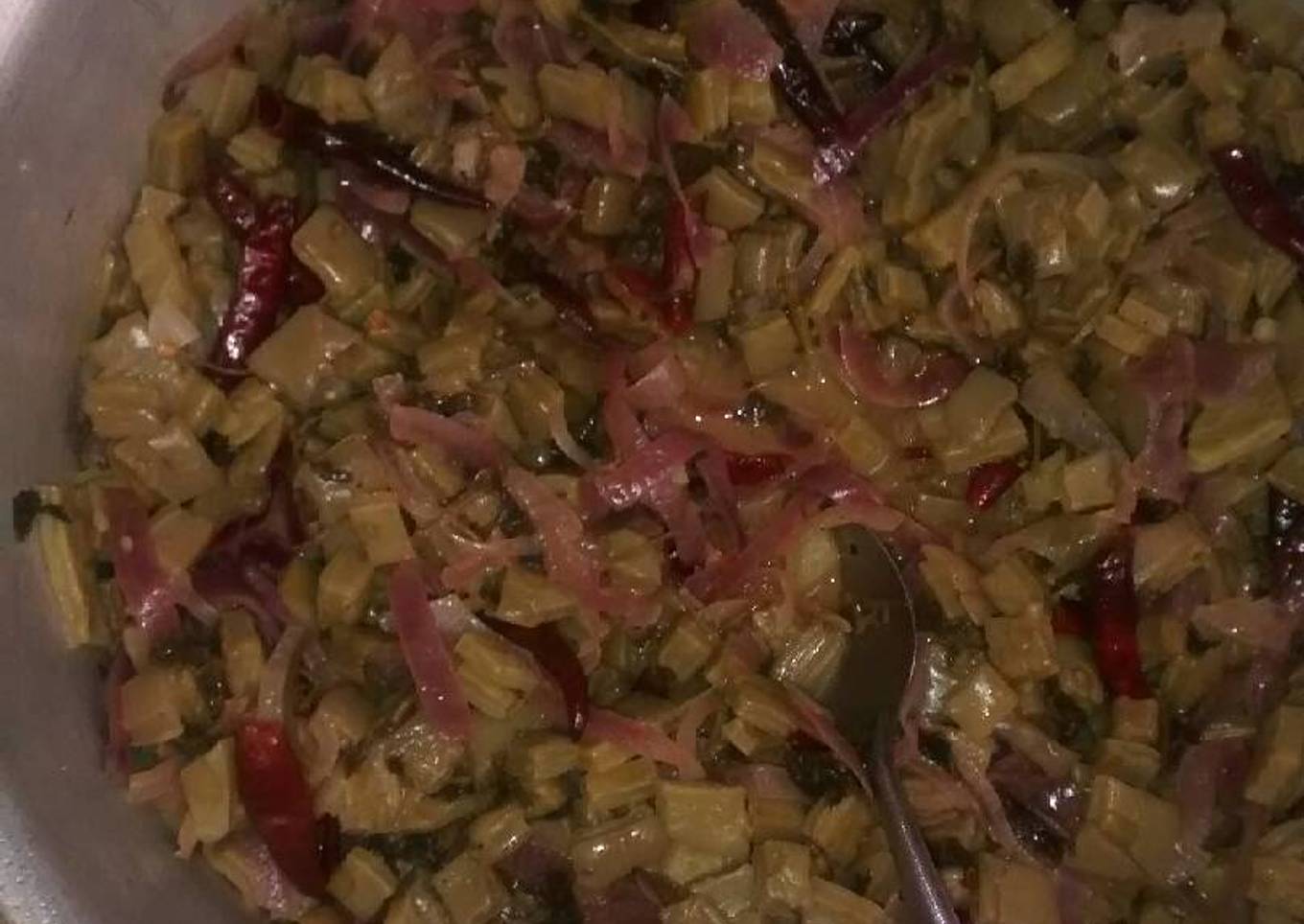 Nopales con cebolla y chile de árbol