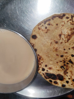 आलू पराठा (Aloo Paratha recipe in hindi) रेसिपी मुख्य फोटो