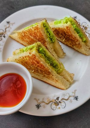 ঝাল মটরের স্যান্ডউইচ (jhal matar er sandwich recipe in Bengali) রেসিপির প্রধান ছবি