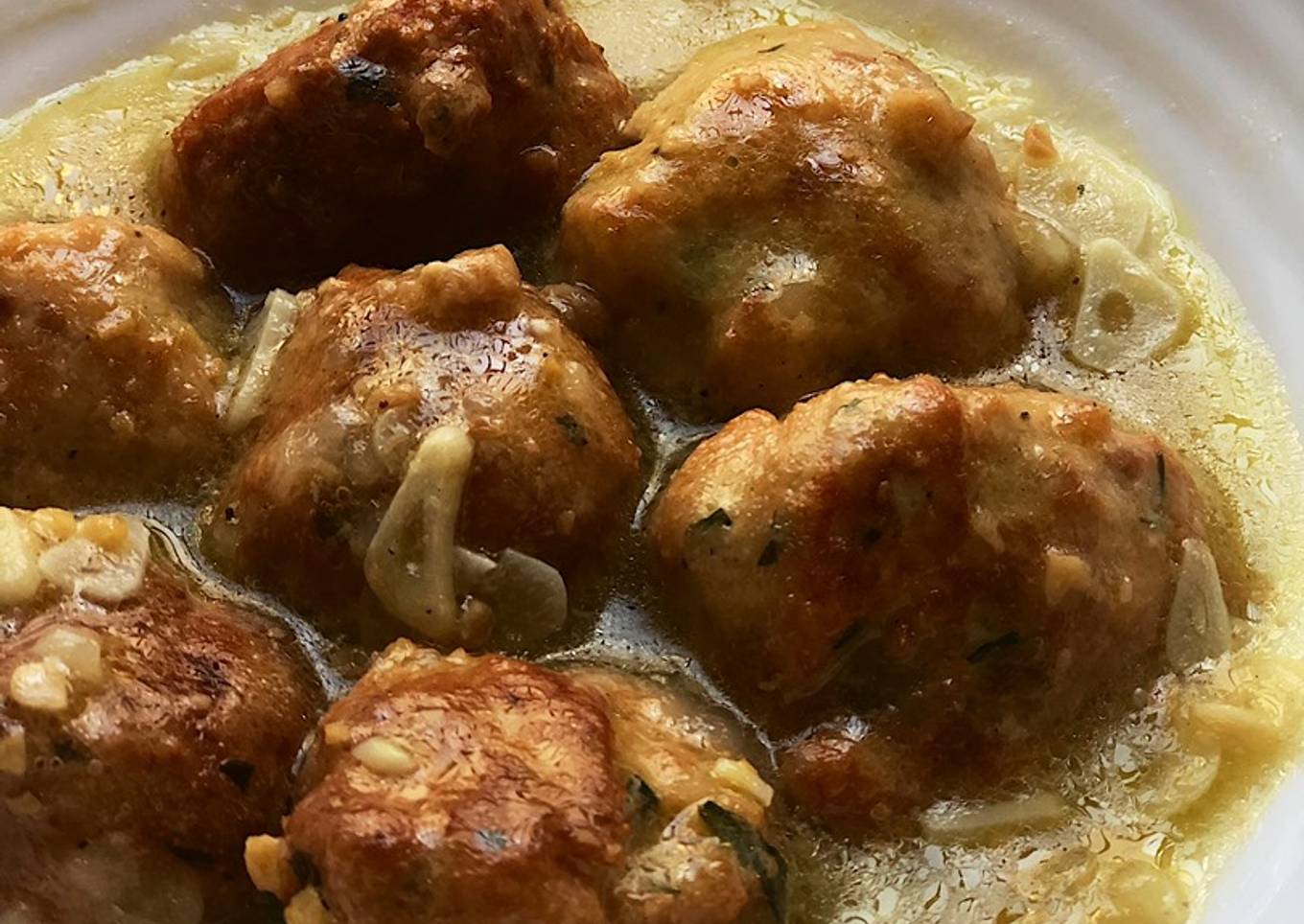 Albóndigas de pollo y almendras