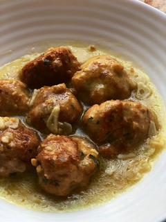 Una foto de Albóndigas de pollo y almendras