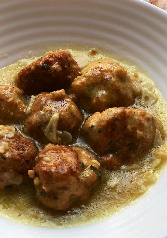 Una foto de Albóndigas de pollo y almendras