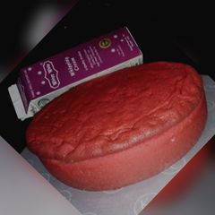 A picture of Strawberry spong cake.