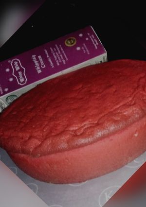 A picture of Strawberry spong cake.
