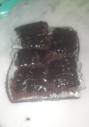 صورة لوصفة كيكة بدون بيض و بدون حليب بزاف بنينة 😋 صوص شوكولاته ساهلة 😉