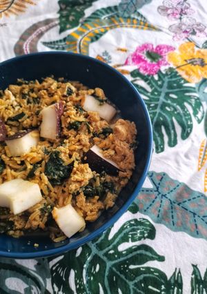 Foto di Monopadella di curry con basmati, spinaci, uova e cocco
