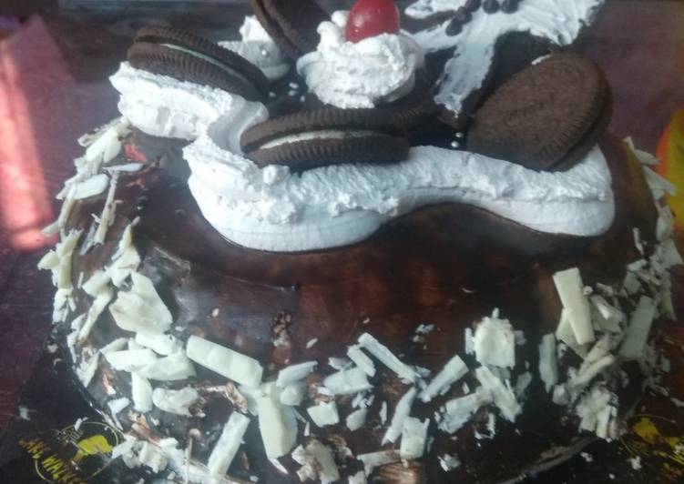 Pure chocolate cake with oreo