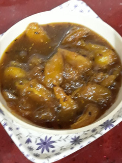 आम का खट्टा मीठा गुड़ का अचार (Aam ka khatta meetha gud ka achar recipe in hindi) रेसिपी मुख्य फोटो