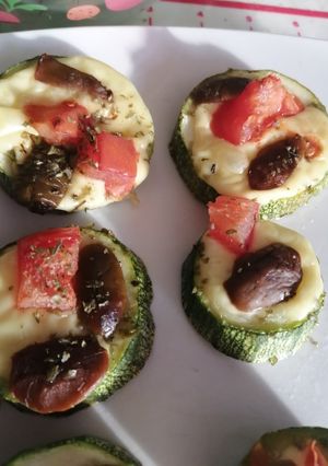 Una foto de Mini pizzetas zapallo italiano