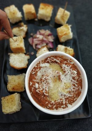 A picture of Pav bhaji fondue.