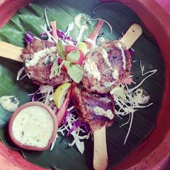 A picture of Kamalkakdi kabab with achari dahi masala dipp.