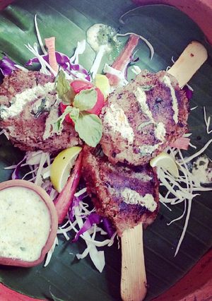 A picture of Kamalkakdi kabab with achari dahi masala dipp.