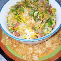 A picture of Sev Papri.