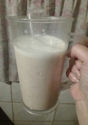 Una foto de Licuado de avena y manzana !!