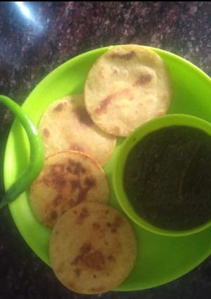 मक्का की रोटी (makka ki roti recipe in Hindi) रेसिपी मुख्य फोटो