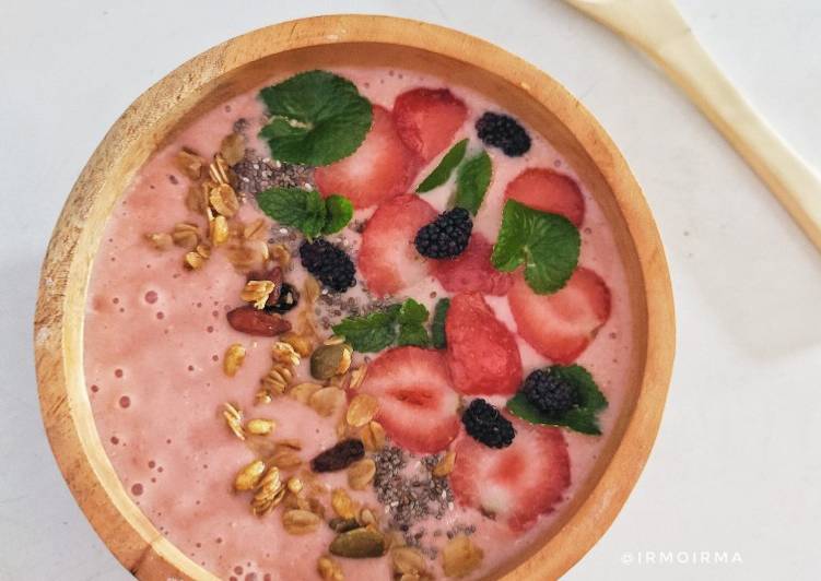 Cara Membuat Smoothie Bowl Banana Strawberry Yang Lezat