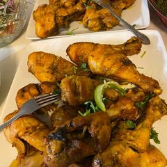 A picture of Baked Chicken Drumsticks 🍗🍗🥗🍷🍷.