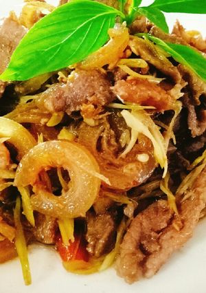 Hình của món Bê xào sả ớt.