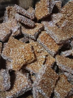 તલ ની ચીકી (Til Chiki Recipe In Gujarati) રેસીપી મુખ્ય ફોટો