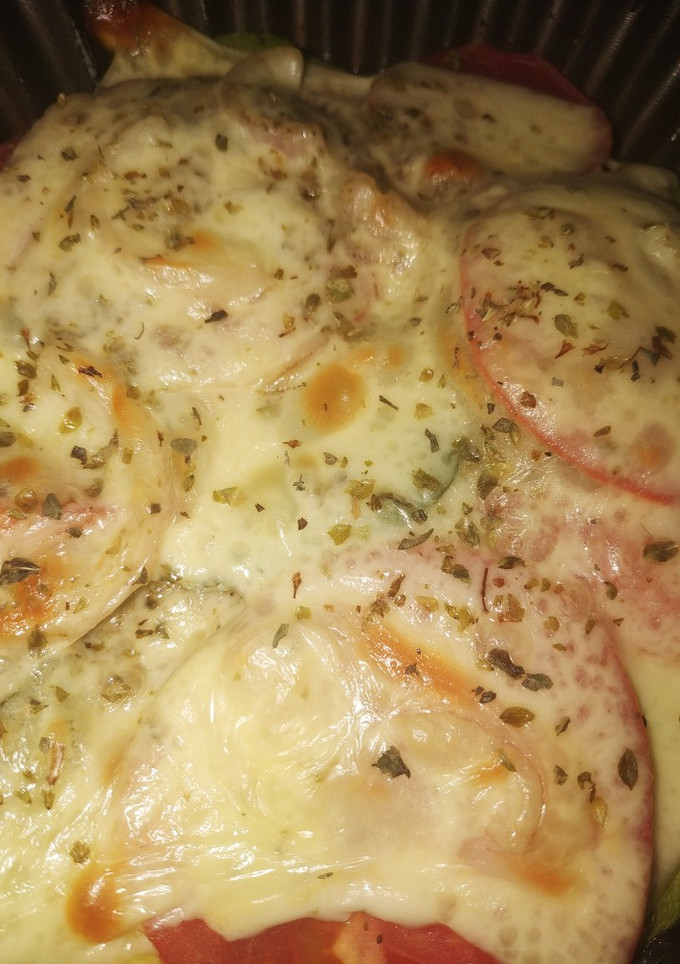 Una foto de "Pastel" de tomate, zapallitos, cebolla y queso!🍅🧀🧅
