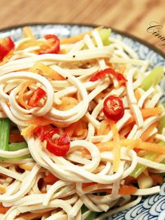 涼拌干絲 的食譜成品照片