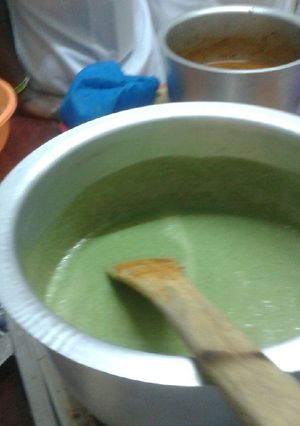 A picture of Cream of spinach soup.
