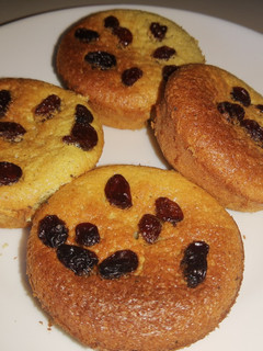 Una foto de Muffins de plátano y pasitas