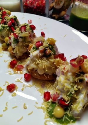 A picture of Mathri Chaat.