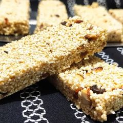 A picture of Rajgira granola bar.