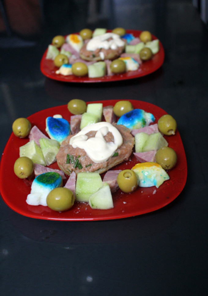 Una foto de Patatas rellenas de atún con ratoncitos
