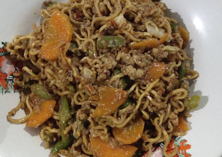 Mie goreng telor