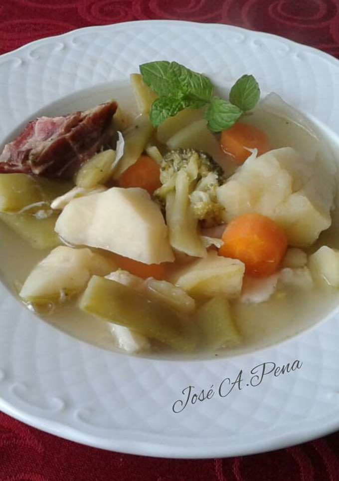 Una foto de Caldo de verduras con jamón y sus variantes de texturas