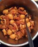 Tai heo kho magi trứng cút