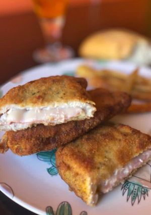 Una foto de Libritos rellenos de jamón york y queso 😋
