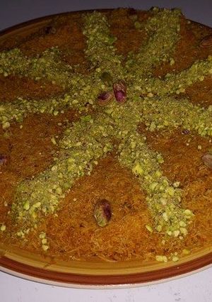 A picture of Knafeh Nabulsieh.