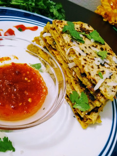 कैबेज चीज़ पॉकेट पराठा (Cabbage cheese pocket paratha recipe in Hindi) रेसिपी मुख्य फोटो