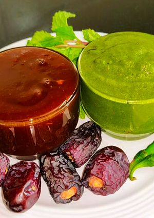 A picture of Tamarind chutney meethi gud imli ki chutney.
