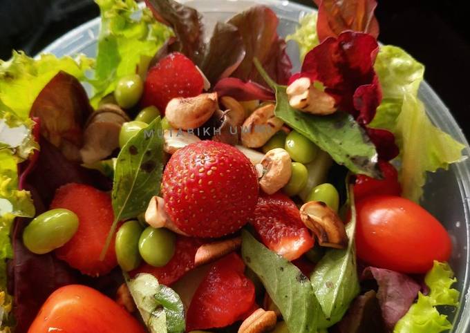Cara Gampang Menyiapkan Mix salad with cashews dressing yang Bikin Ngiler