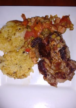 Una foto de Bifes de chorizo a la plancha y papas rostis
